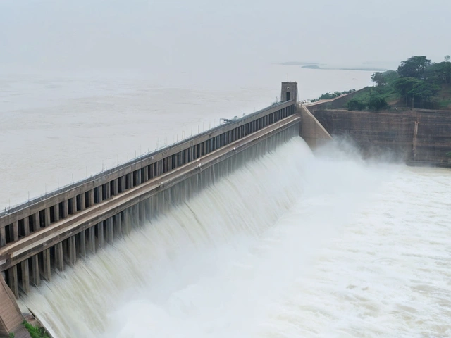 भारी जल प्रवाह के कारण तुंगभद्रा बांध का गेट ध्वस्त, परियोजना पर संकट के बादल